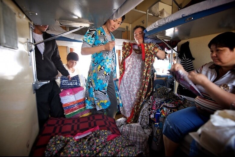 Типичная торговля в поезде