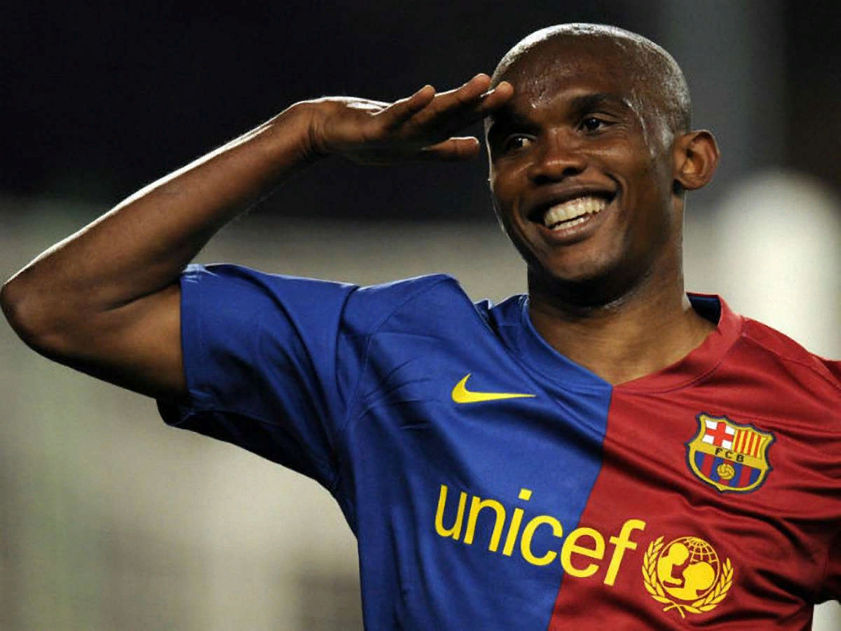 Самуэль хороший. Samuel eto'o. Eto'o футболист. Этоо футболист Барселона. Самуэль это Барселона.