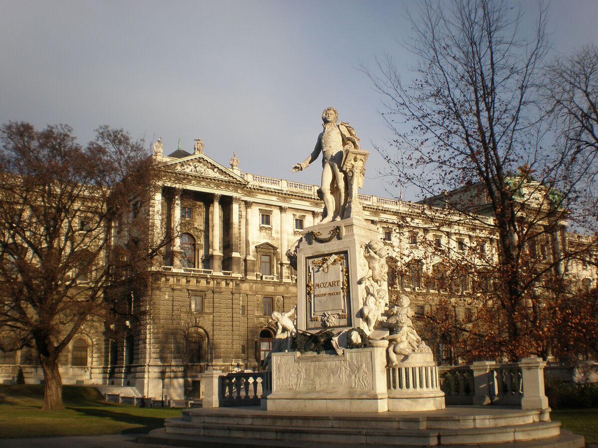 Памятник Моцарту в Вене. Фото мое.