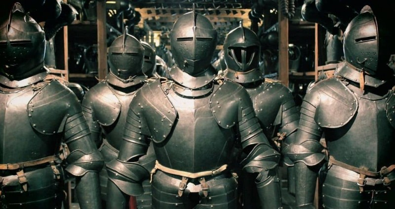 Вес каждого доспеха в этой коллекции не превышает 25 кг