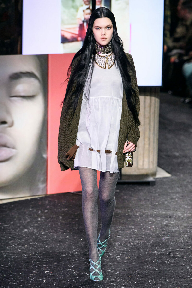 фото vogue.ru , тут еще и сумочка камуфляжная выглядывает :)