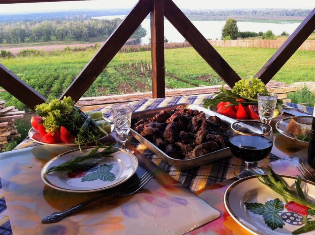 Но согласитесь, времена, когда на дачных участках ставили огородные рекорды давно миновали. Прежде всего дача- это возможность хотя бы на короткое время сменить образ жизни, вырваться из городской рутины