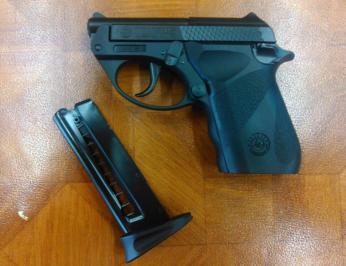 PT- это Pistola Taurus или Pistol of Тaurus, 22, как вы уже догадываетесь, означает калибр.