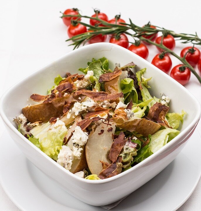 https://cdn.pixabay.com/photo/2017/03/19/14/59/italian-salad-2156720_960_720.jpg