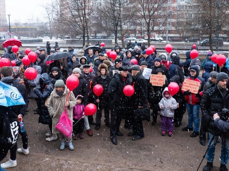 Протест жителей против застройки на Осеннем бульваре, 8А. Источник: https://zen.yandex.ru 