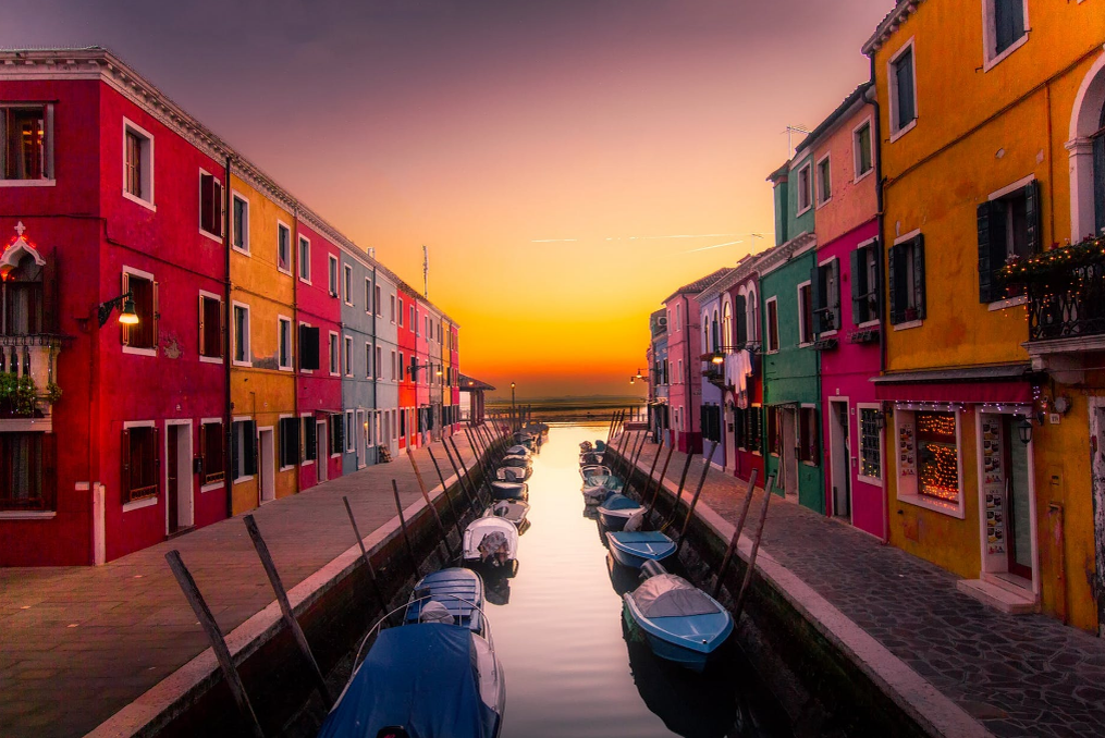 https://www.pexels.com/photo/architecture-boats-buildings-canal-417344/