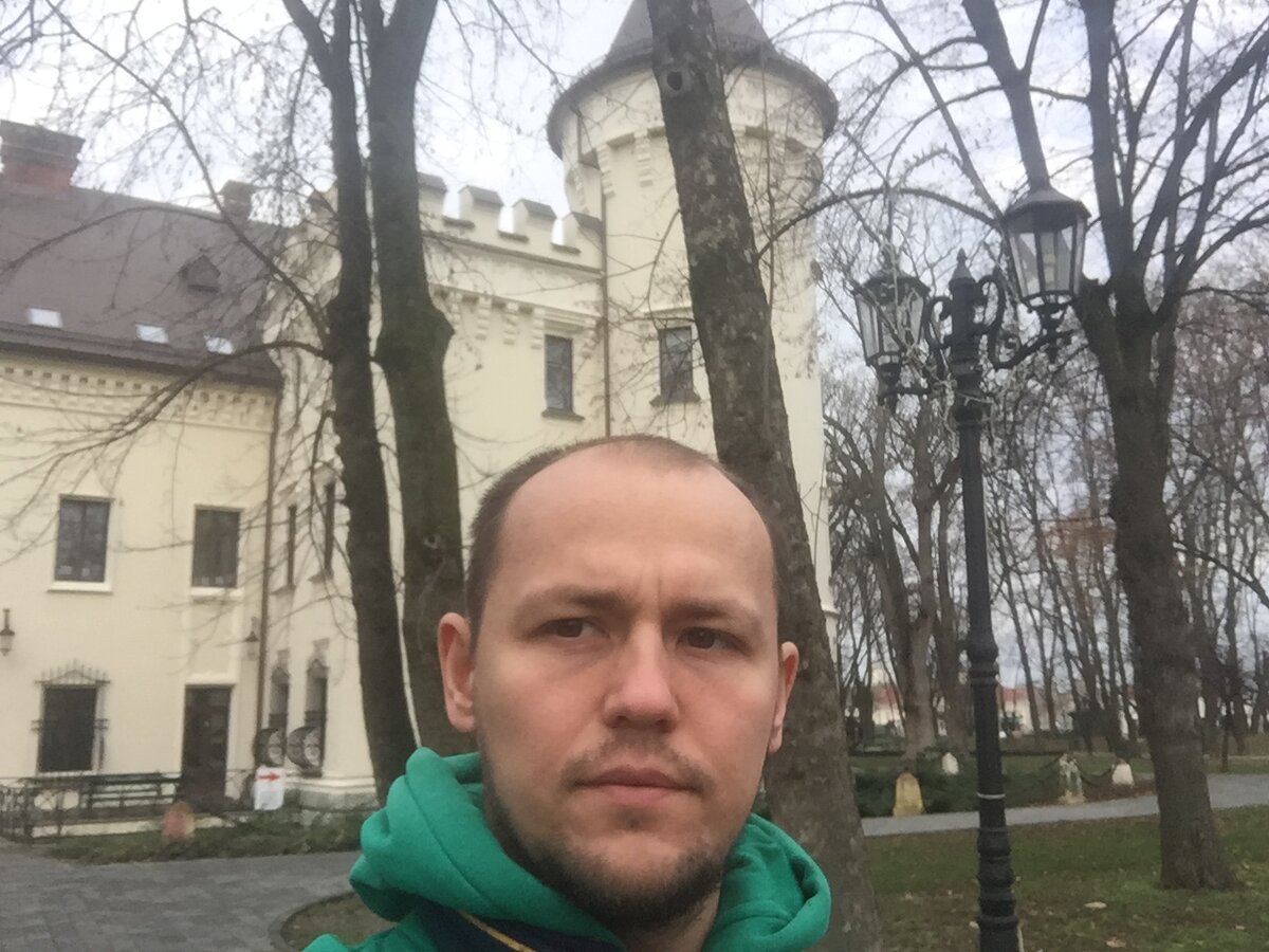 Это я в городке Карей (Румыния), недалеко от границы с Венгрией.