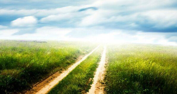 «Дорога уходит в даль…» – классика советской литературы, на которой не одно поколение детей выросло в ответственных взрослых. Добрая книга Александры Бруштейн о том, как оставаться человеком в самые тяжёлые времена, в исполнении актёров театра «Сатирикон» на семь часов тридцать минут заставит забыть обо всём.