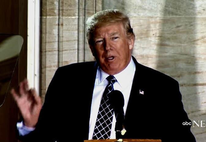 
Горячая мечта, горевшая в сердцах угнетенных, теперь наполнилась дыханием жизни, и Звезда Давида развевается над великой страной, поднявшейся из запустения.
Те из присутствующих, кто служил Америке в военной форме, – наша страна навеки благодарна вам. Мы гордимся вами и благодарны за то, что сегодня здесь присутствуют вместе с нами ветераны Второй Мировой войны, освобождавшие тех, кто выжил в лагерях. Ваши жертвы помогли сохранить свободу во всем мире. 