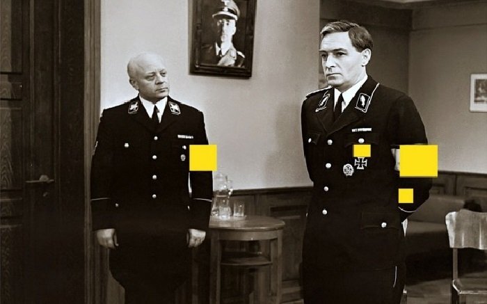 По логике запрета на демонстрацию нацистской символики, ее следует закрывать в старых фильмах и исторической кинохронике. Фото "Пикабу" 