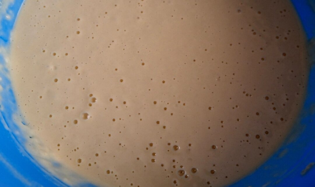 Тесто для блинов с воздушными пузырьками, правильное домашнее тесто.