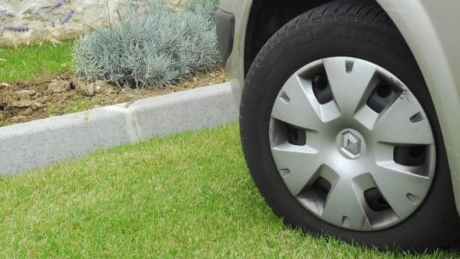 Трава - не место для парквовки!