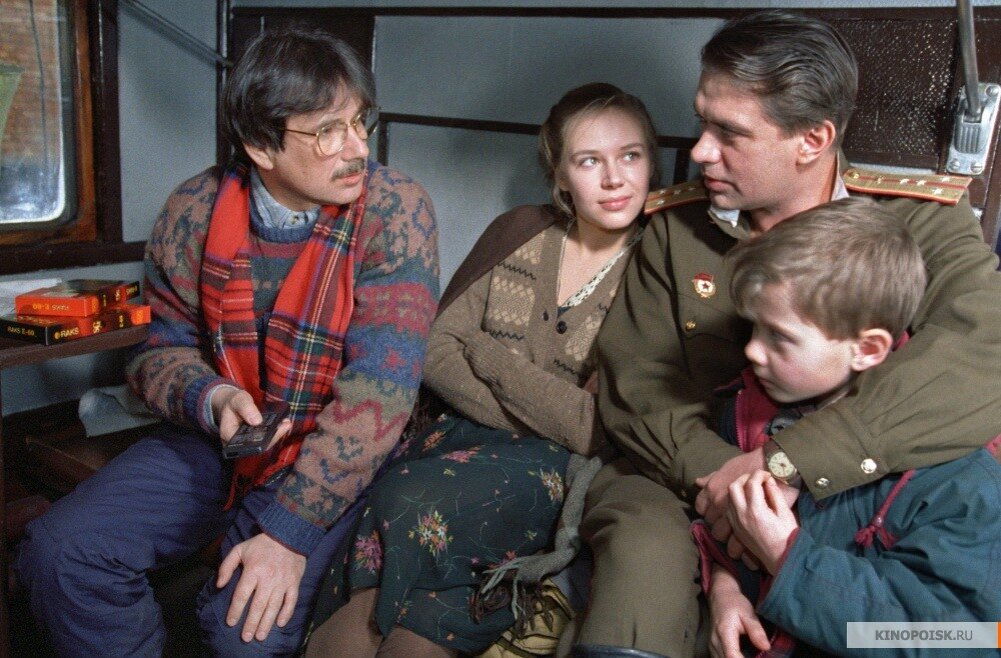 Режиссер Павел Чухрай с актерами Екатериной Редниковой, Владимиром Машковым и Михаилом Филипчуком во время съемок фильма "Вор", фото kinopoisk.ru