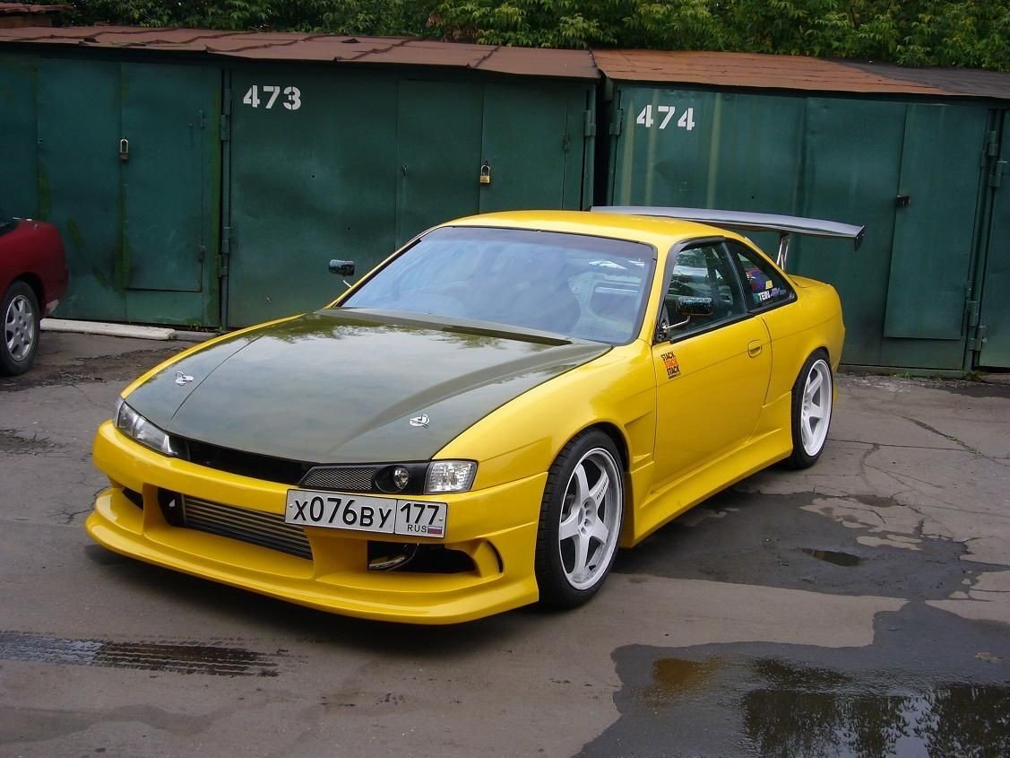 Nissan Silvia s14 желтая