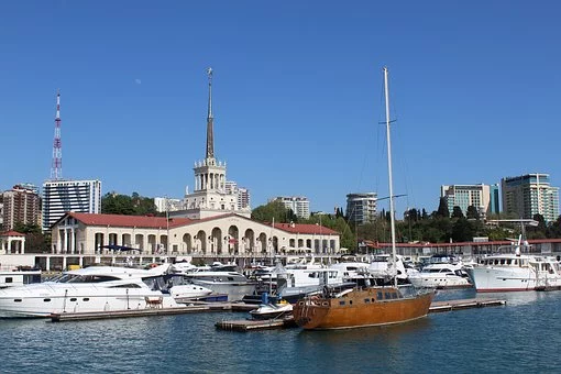 https://cdn.pixabay.com/photo/2018/10/05/21/01/sochi-3726841__340.jpg