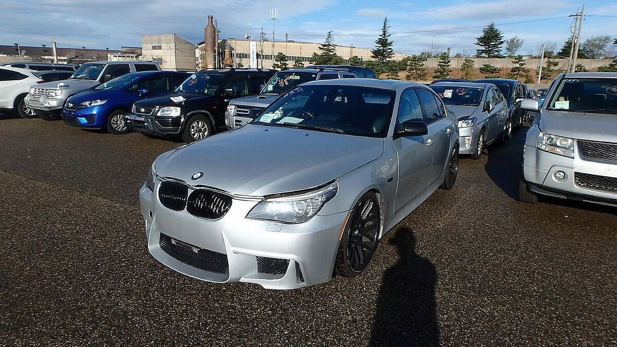 BMW 5-series 525i E60.