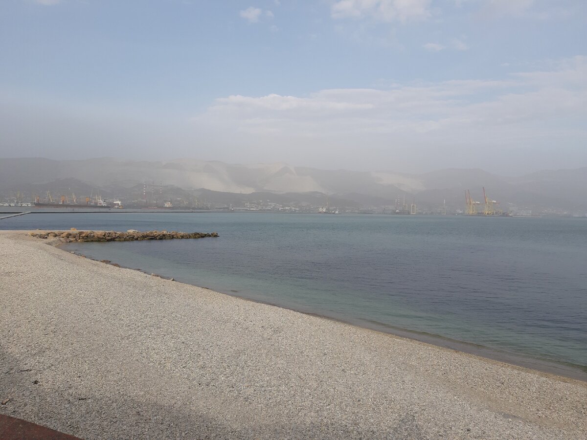  Городской пляж в Новороссийске.