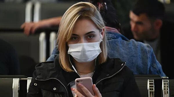 Девушка в маске. © РИА Новости / Александр Кряжев 