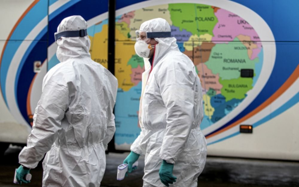 Врачи на фоне карты Европы. Источник: kinews-files.storage.yandexcloud.net