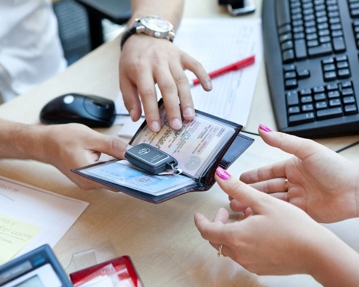 Авто разрешили регистрировать в МФЦ. /Фото: avtoblog.ua