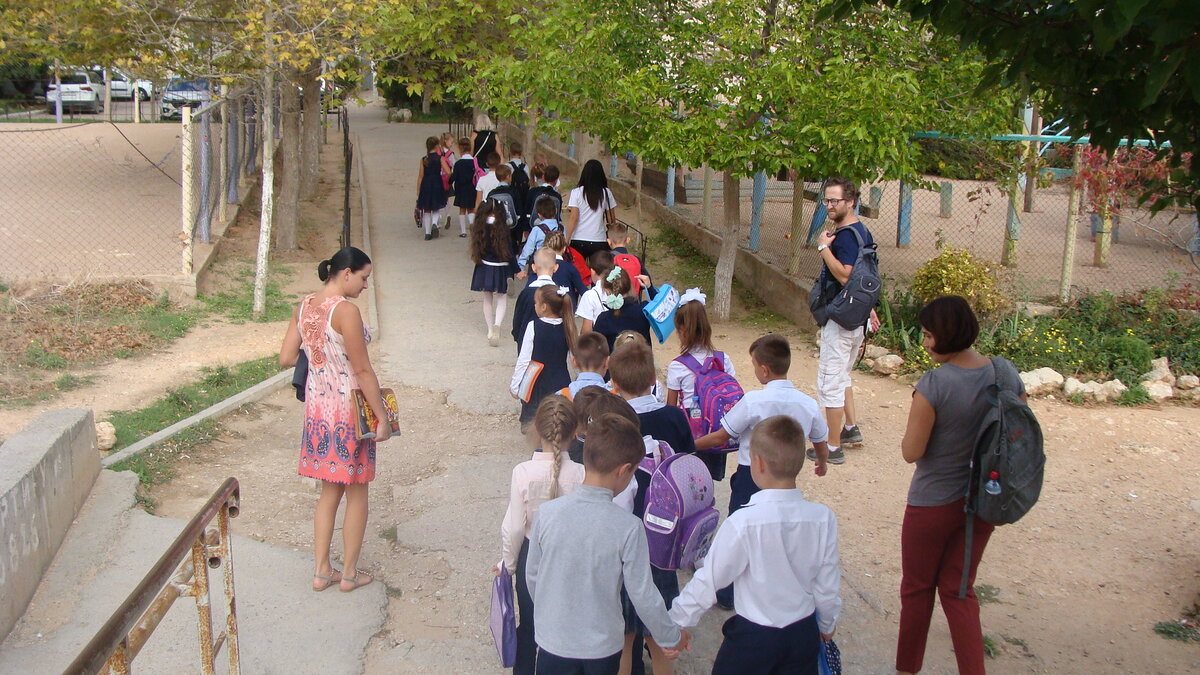 Кто шагает дружно в ряд? Второклассников отряд)