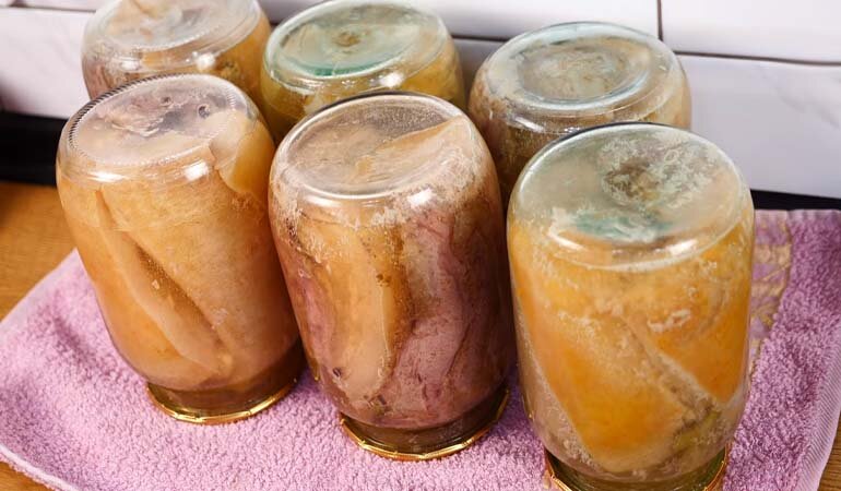 Соленое сало в банках. Фото из яндекс картинок.