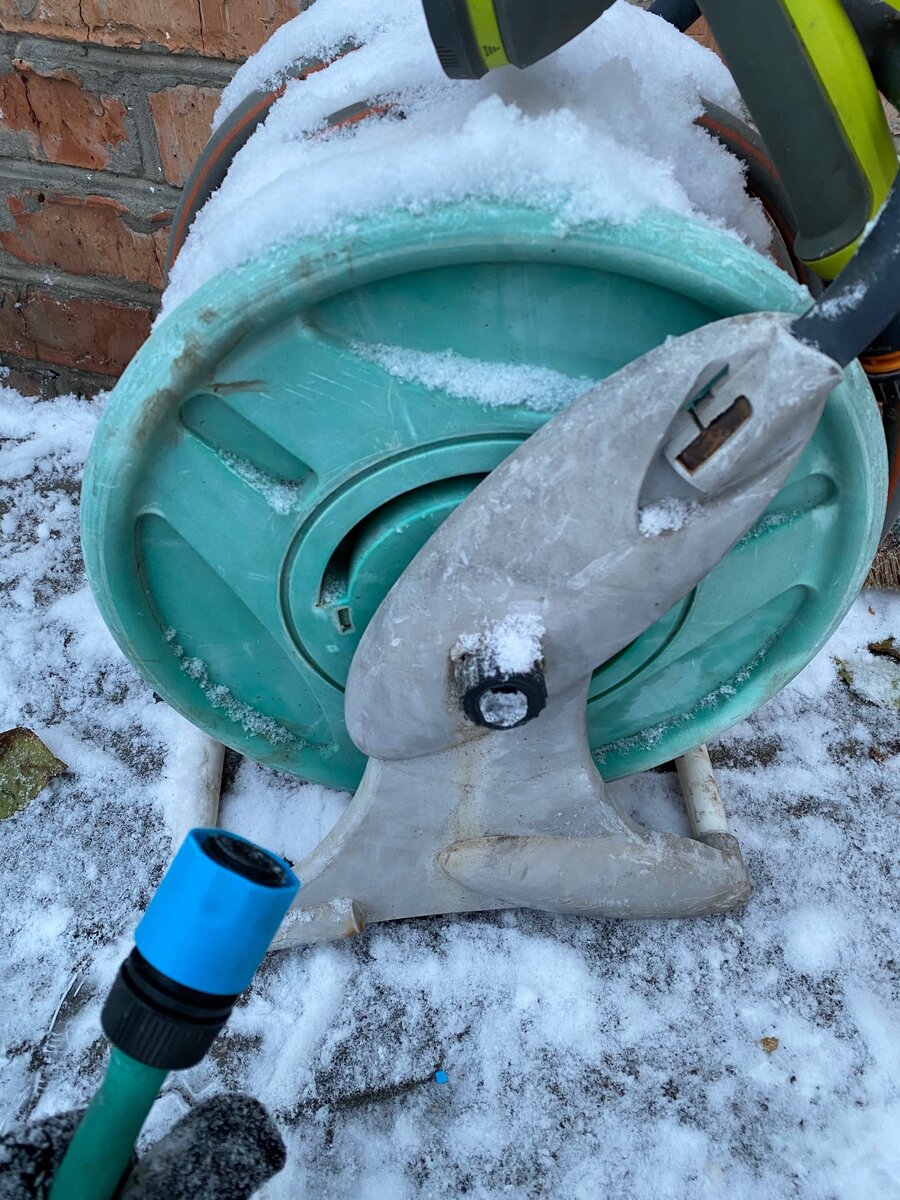 Отломалась штука куда вставляется шланг