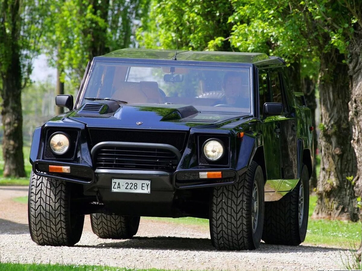 Lamborghini LM002