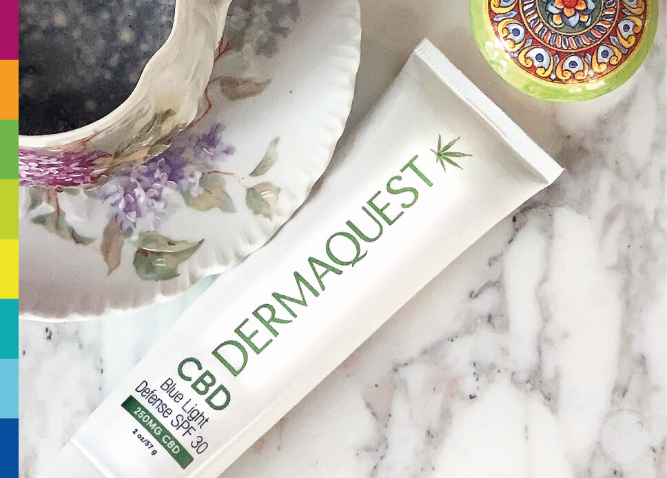 CBD "Блю Лайт" крем SPF 30 для лица DermaQuest - новинка, разработана в соответствии с самыми современными достижениями современной косметологии: на 70% натуральный состав, минеральные фотофильтры и защита от Синего света. Идеальный увлажняющий дневной крем для активных пользователей гаджетов: компьютеров и смартфонов, а также при склонности к пигментным пятнам.