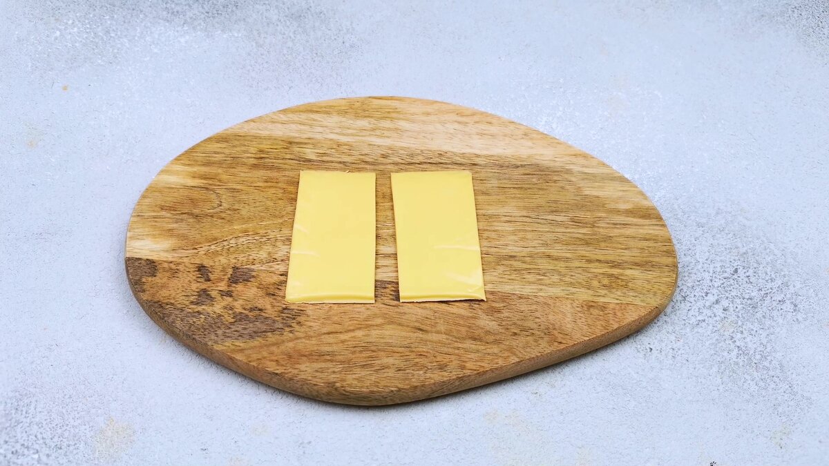 1 сыр отрезать пополам