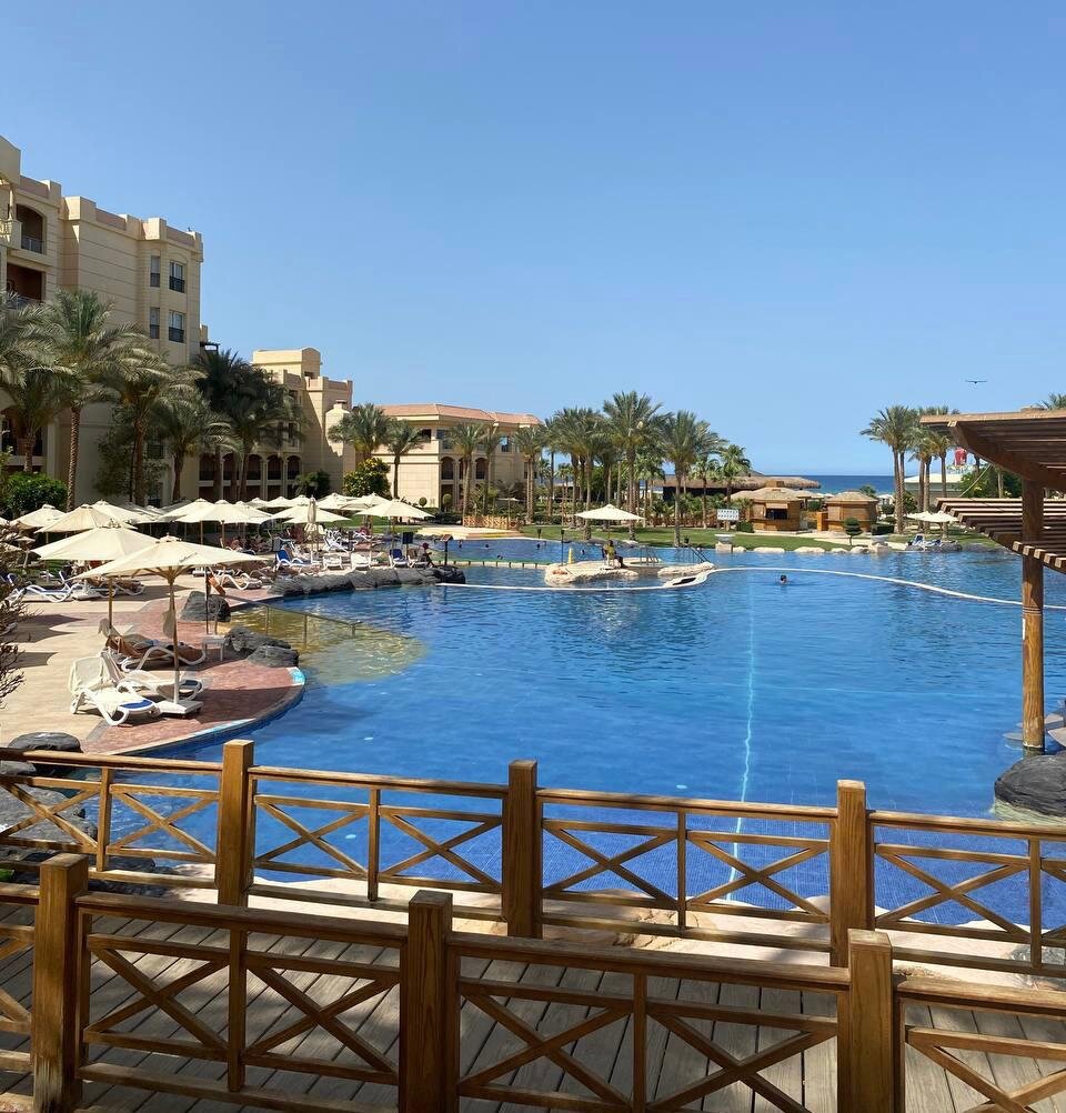 Фото сделано в мае 2021 года в отеле TROPITEL SAHIL HASHEESH 5*. Устала ждать, пакую чемодан. 