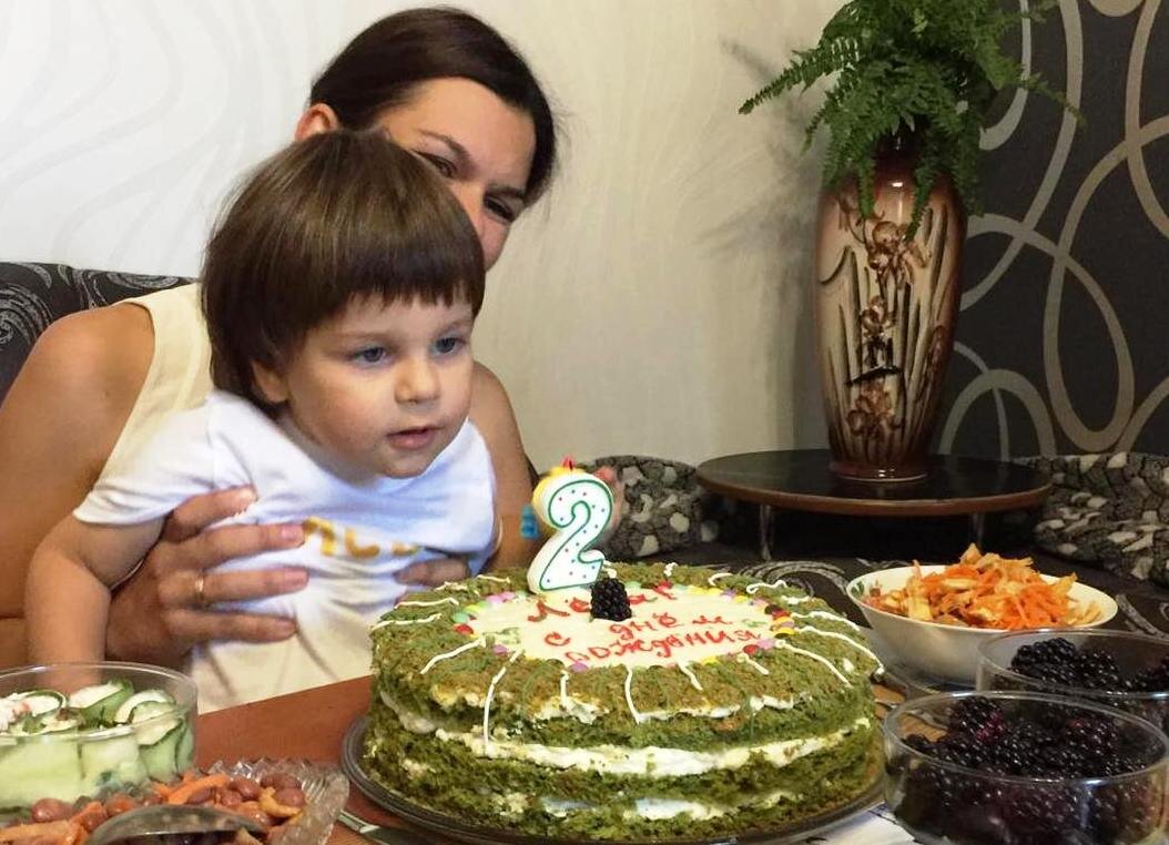 задувание свечи - наш святой ритуал)