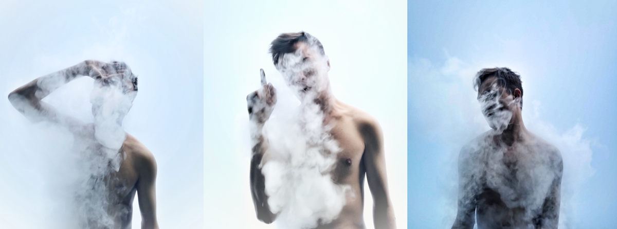 Не фоне неба на фронталке с вейпом и пультом 