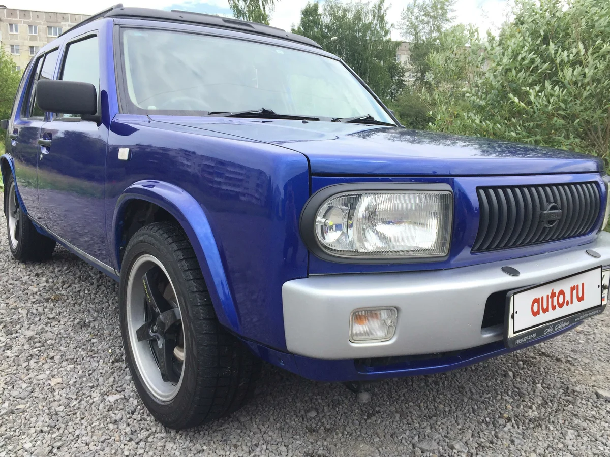 Несуразные фары смахивают на дизайн передка "Волги" или "Газели" (фото с авто.ру)