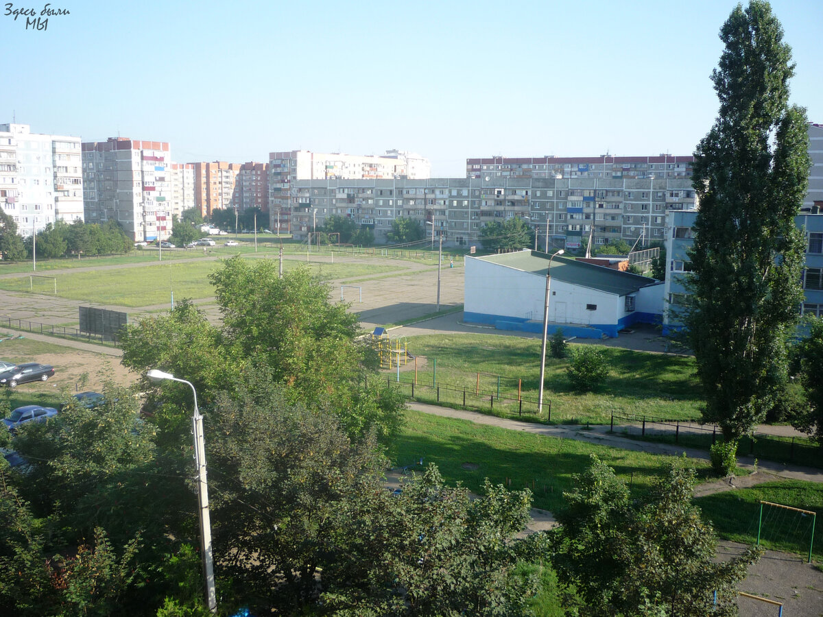 Вид с нашей арендованной в Майкопе квартиры.