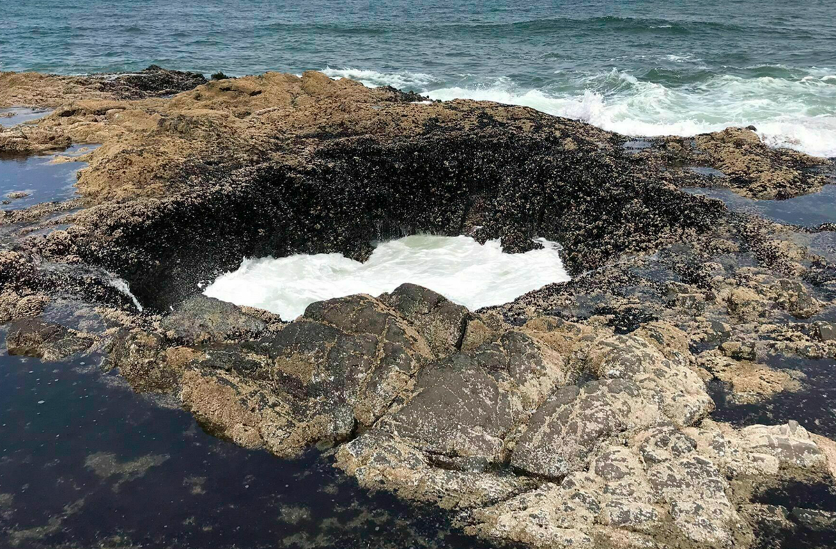 осушенное озеро. землетрясение. карстовый провал в гватемале 2010. карстовая воронка, гватемала (2010). карстовая воронка пермский край.