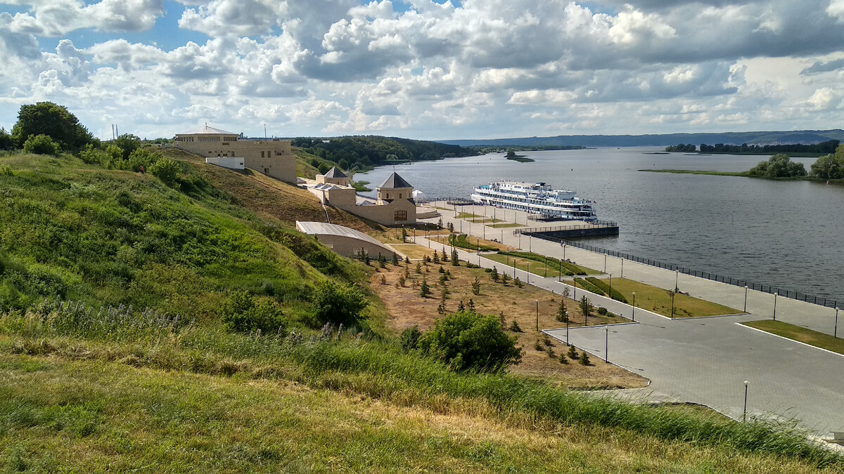 Казань на берегу волги