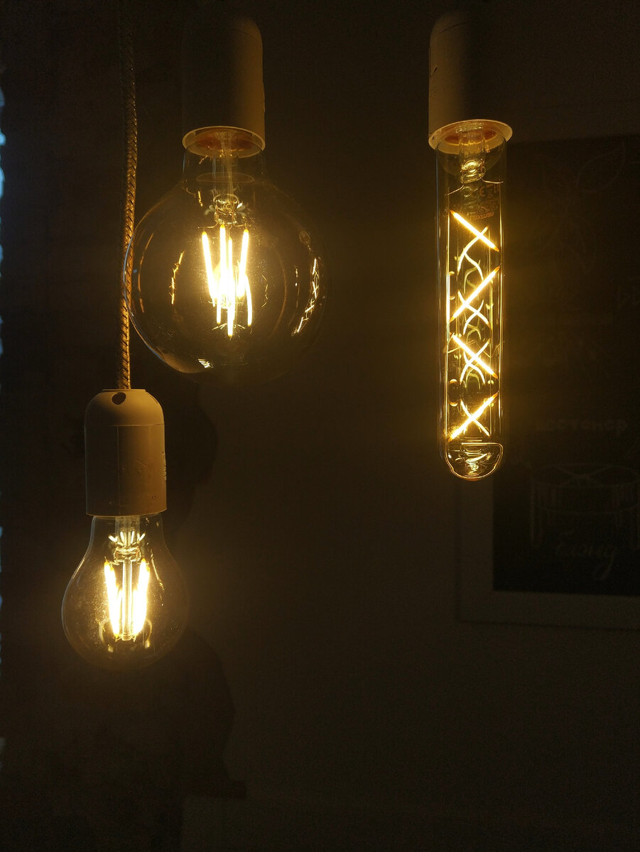 Светильники на фото иллюстрируют мою миссию: я вношу ясность в размышления собеседников.