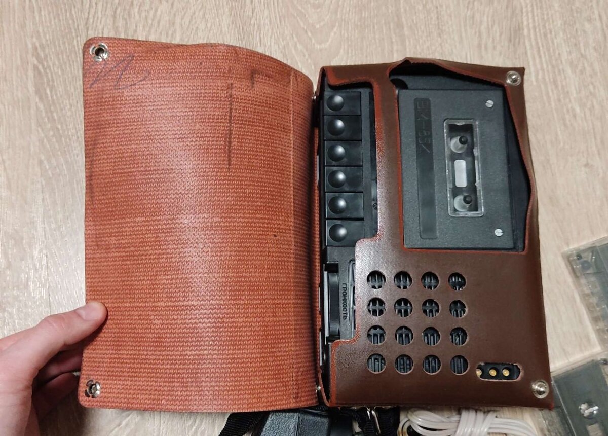 Защитный чехол магнитофона