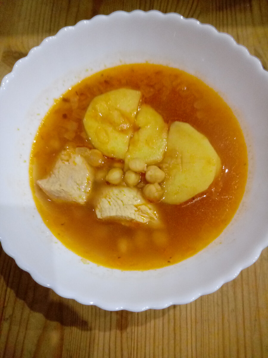 Ингредиент_куриный фили 1шт , картошка 3 шт, лук 1 шт , нут варёного 120г , помидор 1шт , масла сливочное 40,50г, томатный паста 1 ст ложки , соль, бульон(кубик)