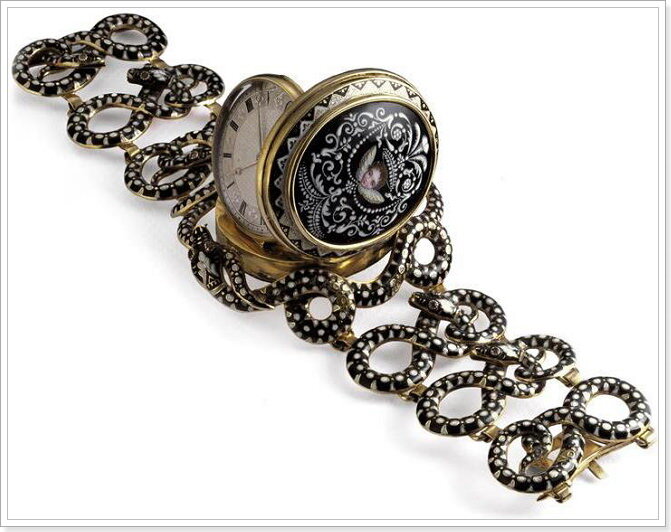 Старинные женские часы 1813 находятся в музей Musée d’Horlogerie du Locie, Швейцария 