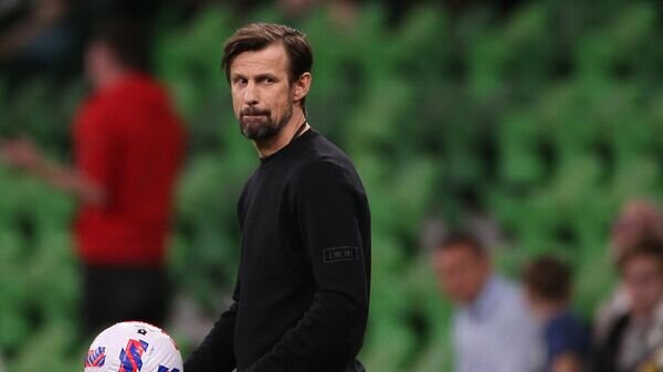    Главный тренер ФК "Зенит" Сергей Семак во время матча 26-го тура чемпионата России по футболу среди клубов Премьер-лиги между ФК "Краснодар" (Краснодар) и ФК "Зенит" (Санкт-Петербург).© РИА Новости / Виталий Тимкив