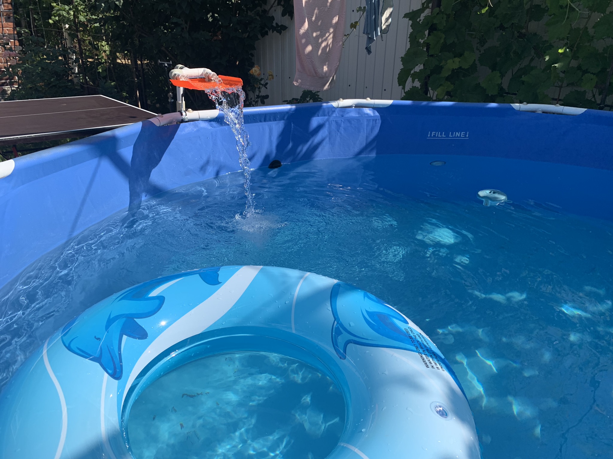 Водопад для бассейна из подручных средств7