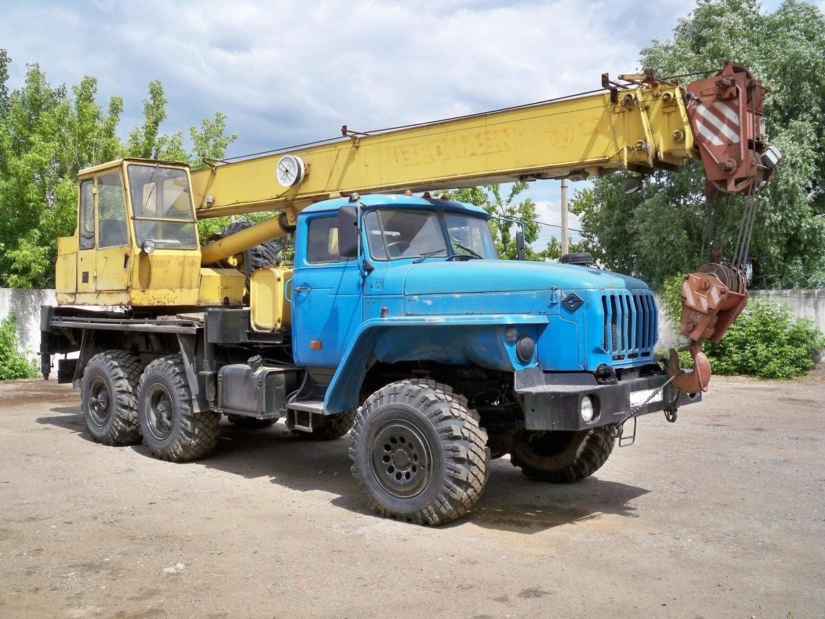 Автокран бу урал. Урал КС 35714. Урал-5557 КС-35714. Урал кран 14т. Урал 4320 КС-35714.