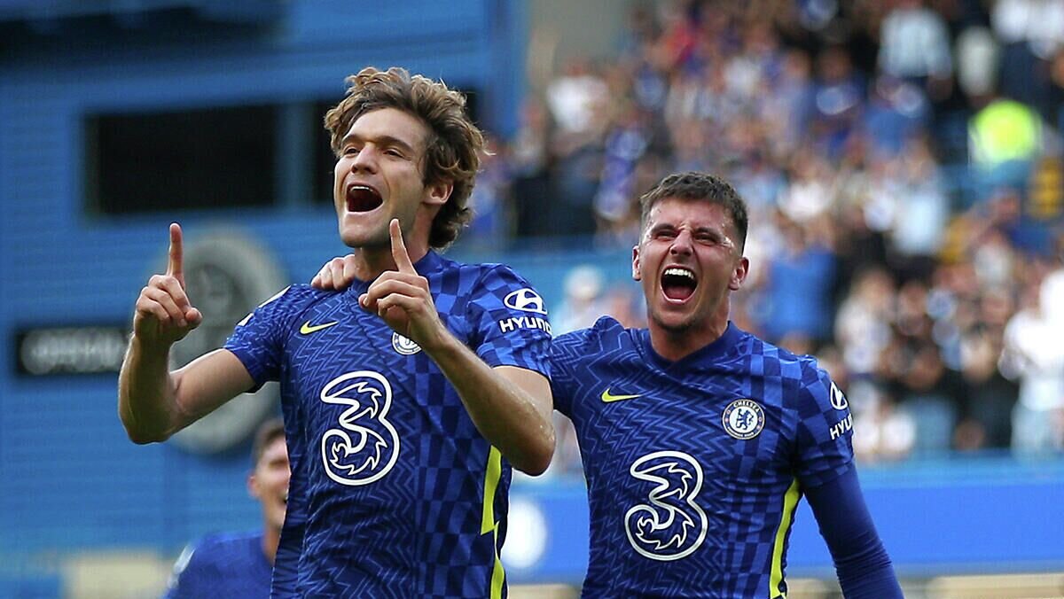    Футболисты "Челси" Маркос Алонсо и Мэйсон Маунт© официальный твиттер клуба "Челси"