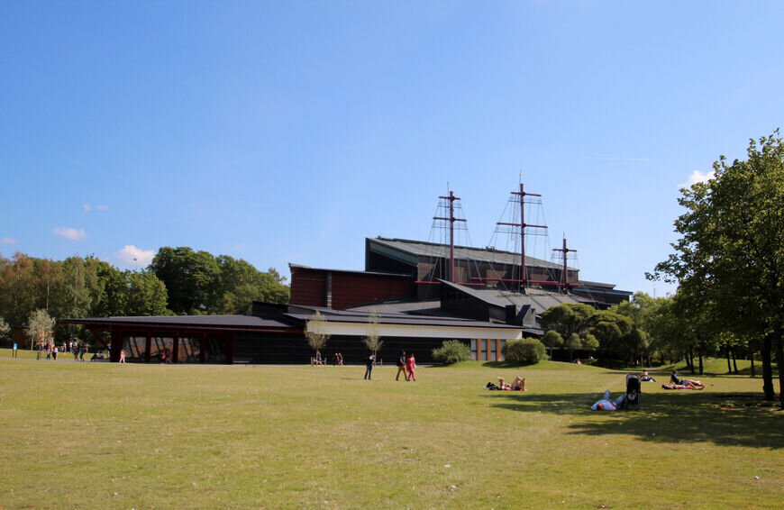 Источник изображения - https://img.tourister.ru/files/2/3/9/2/9/1/4/6/clones/870_566_fixedwidth.jpg