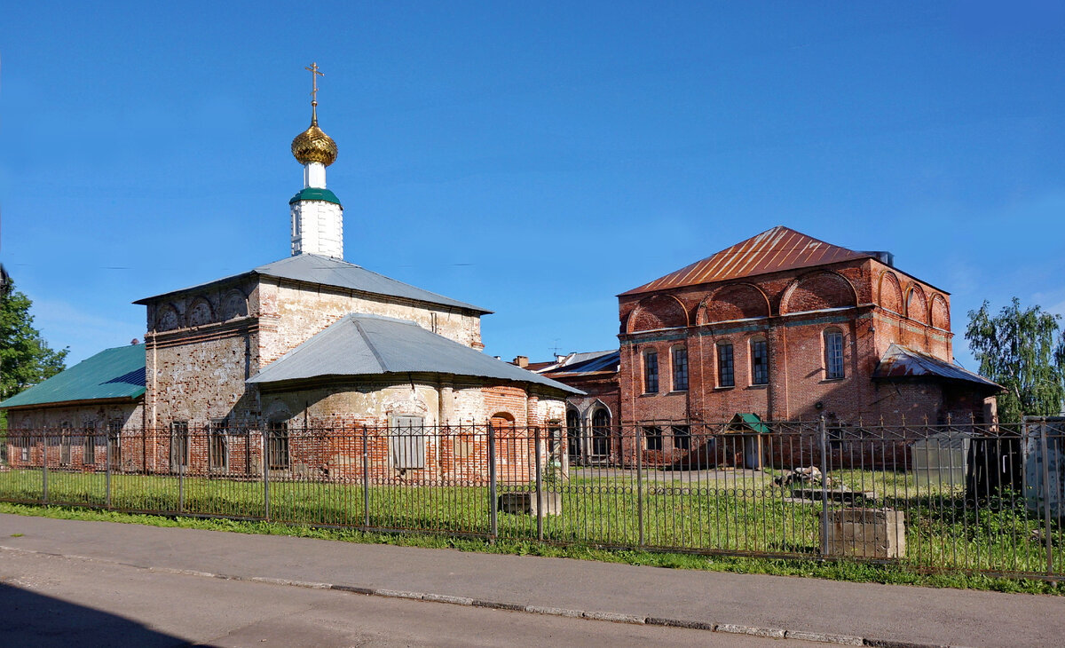 Крестовоздвиженская церковь XVII века в Ярославле. Цвет жизни – зеленый |  Наши воскресные маршруты | Дзен