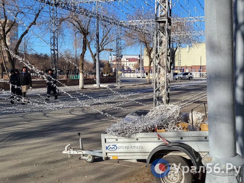 В Оренбурге главная площадь города постепенно превращается в новогоднюю |  Урал56.Ру | Оренбург, Орск - главные новости | Дзен