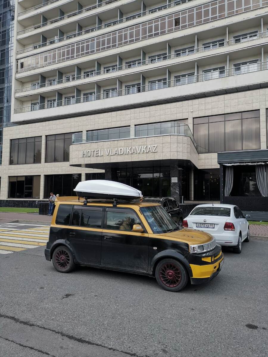 Владикавказ, обменник. Весь наш багаж на крыше