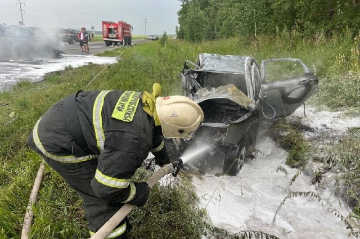    В Красноярском крае произошла смертельная авария с возгоранием двух авто